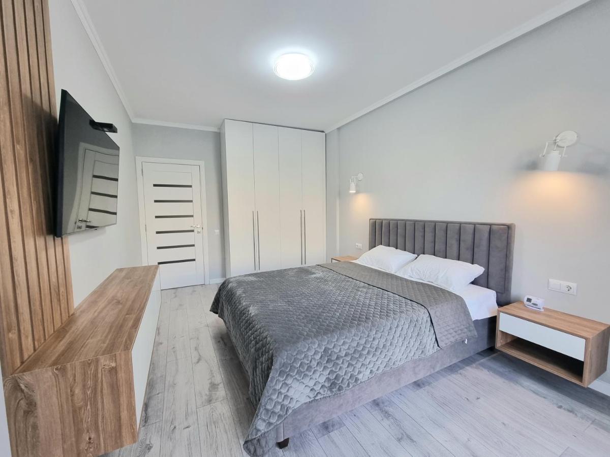 Center, Albisoara Str., 1Bedroom And Living With Balcony Chisinau Bagian luar foto